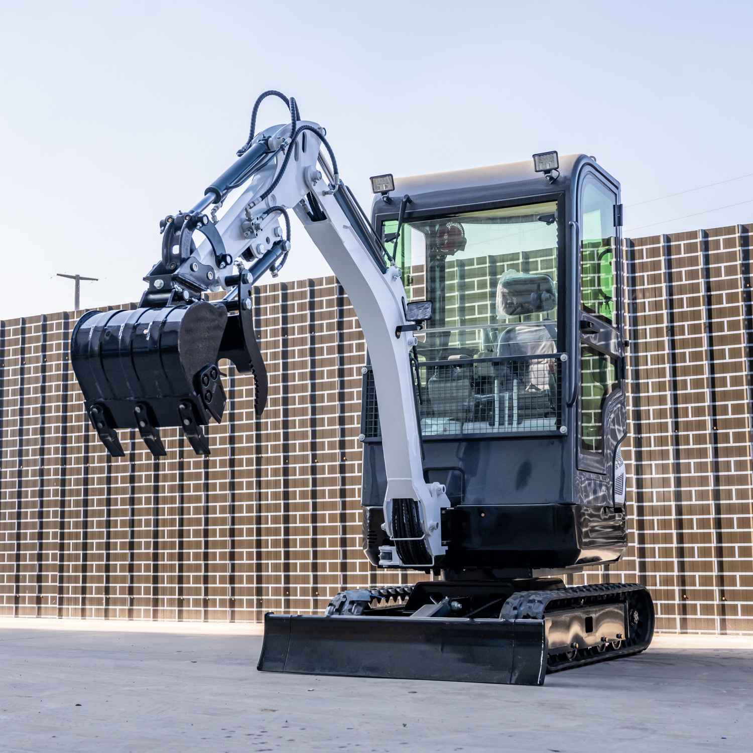 Mini Excavator 1.5Tons Pilot C - مراجعة Tractor Backhoe وسعره