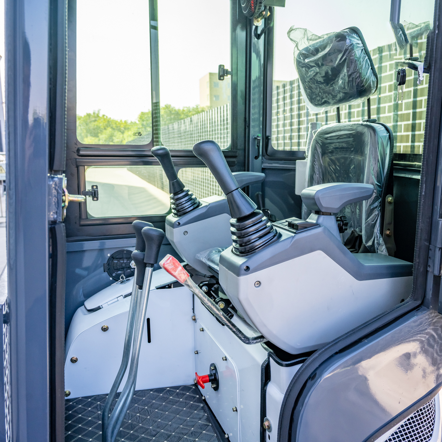 Mini Excavator 1.5Tons Pilot C - مراجعة Tractor Backhoe وسعره