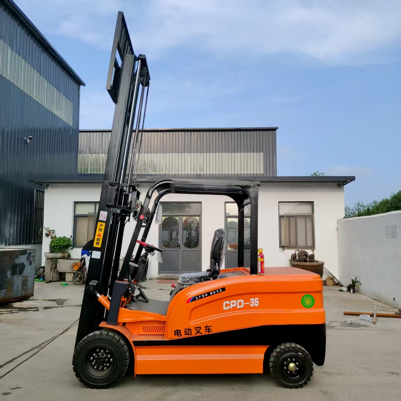 Electric Forklift Pallet Stack - مراجعة Heavy Equipment Tires وسعره
